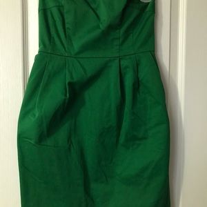 Very green strapless dress!